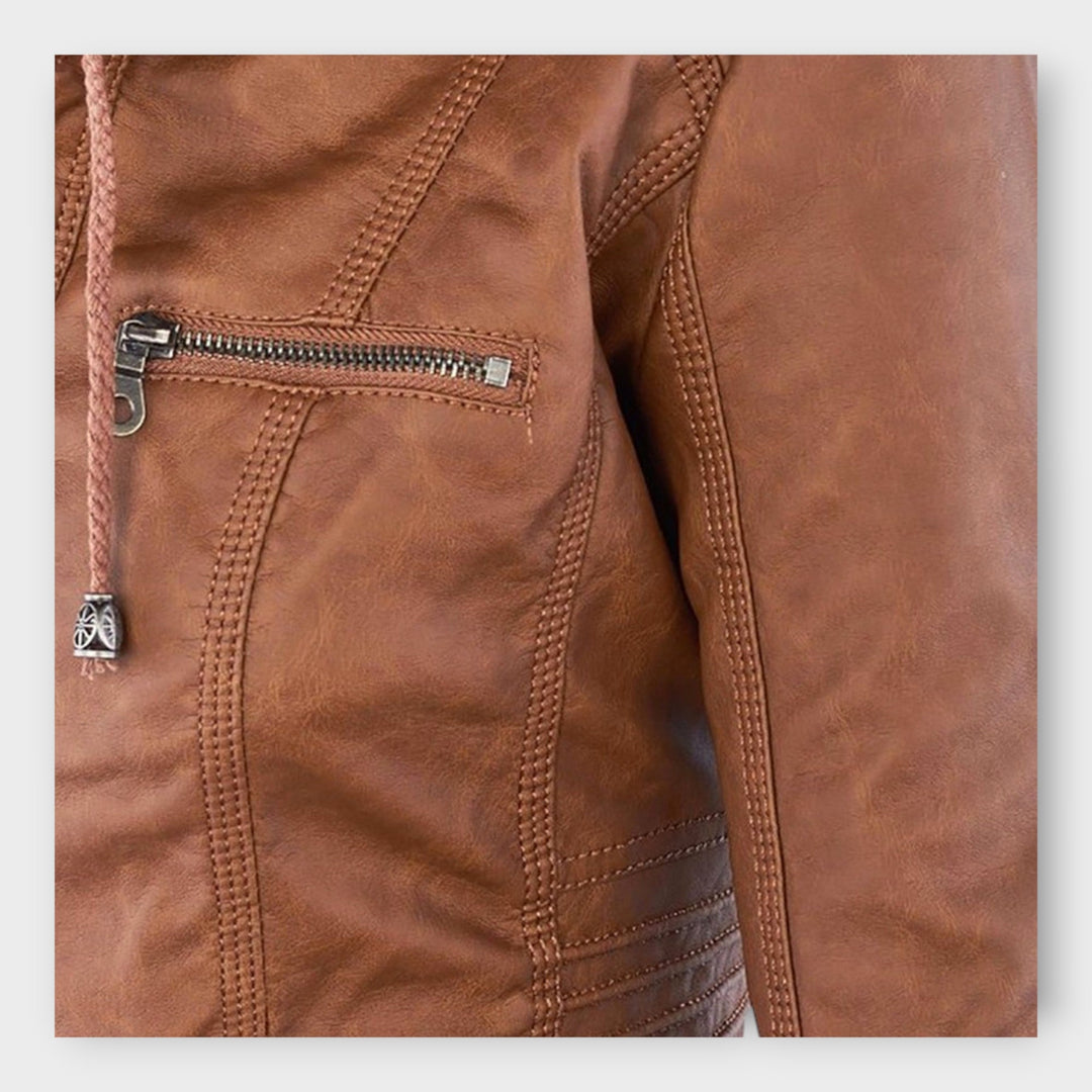 Μοντέρνο δερμάτινο μπουφάν με κουκούλα και διαχρονικό σχέδιο