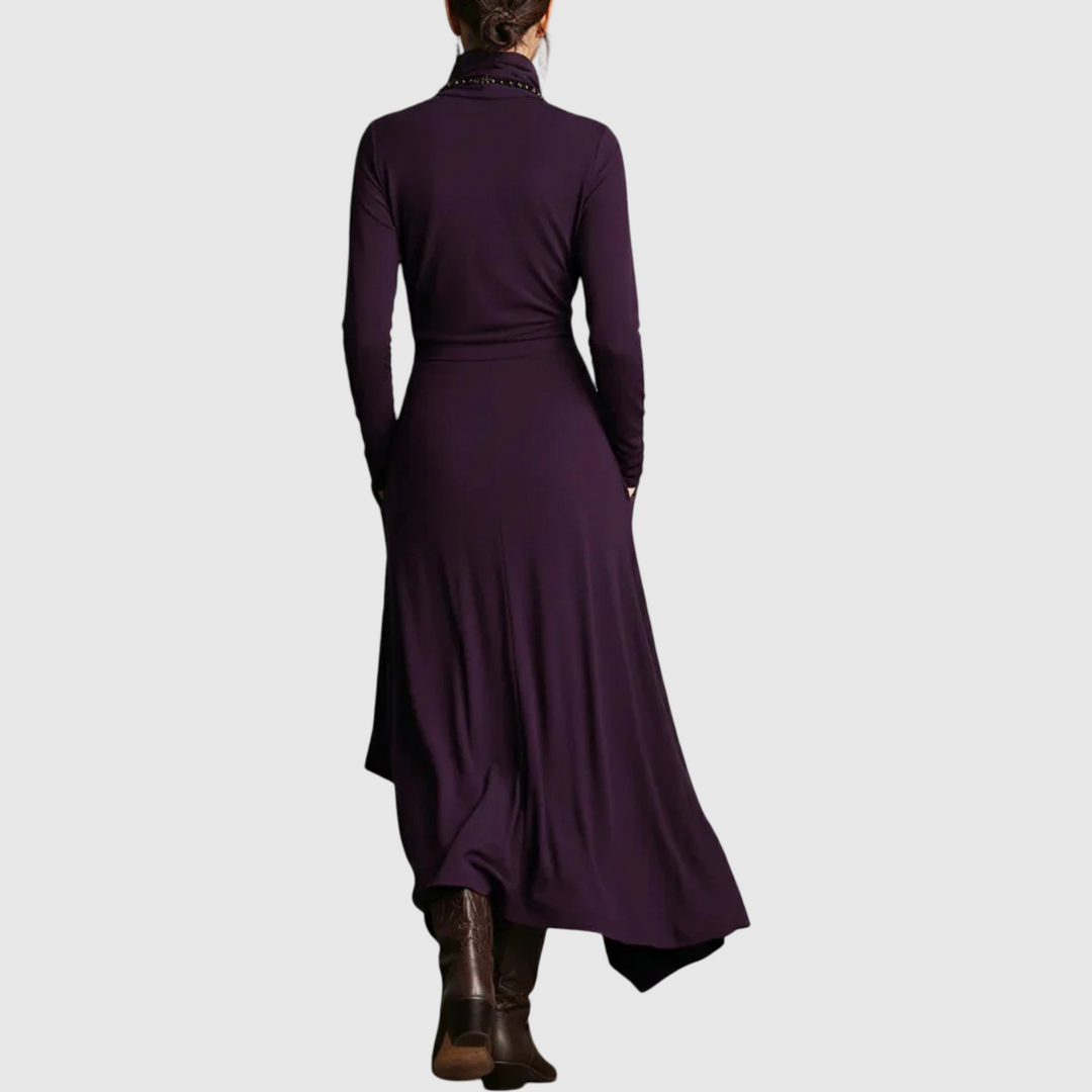 Σάντρα | Ασύμμετρο λάις πλισέ φόρεμα με ψηλό γιακά σε μοβ χρώμα