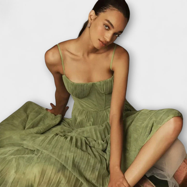 Λουκρέτσια - Κομψό Φόρεμα με Γοητεία